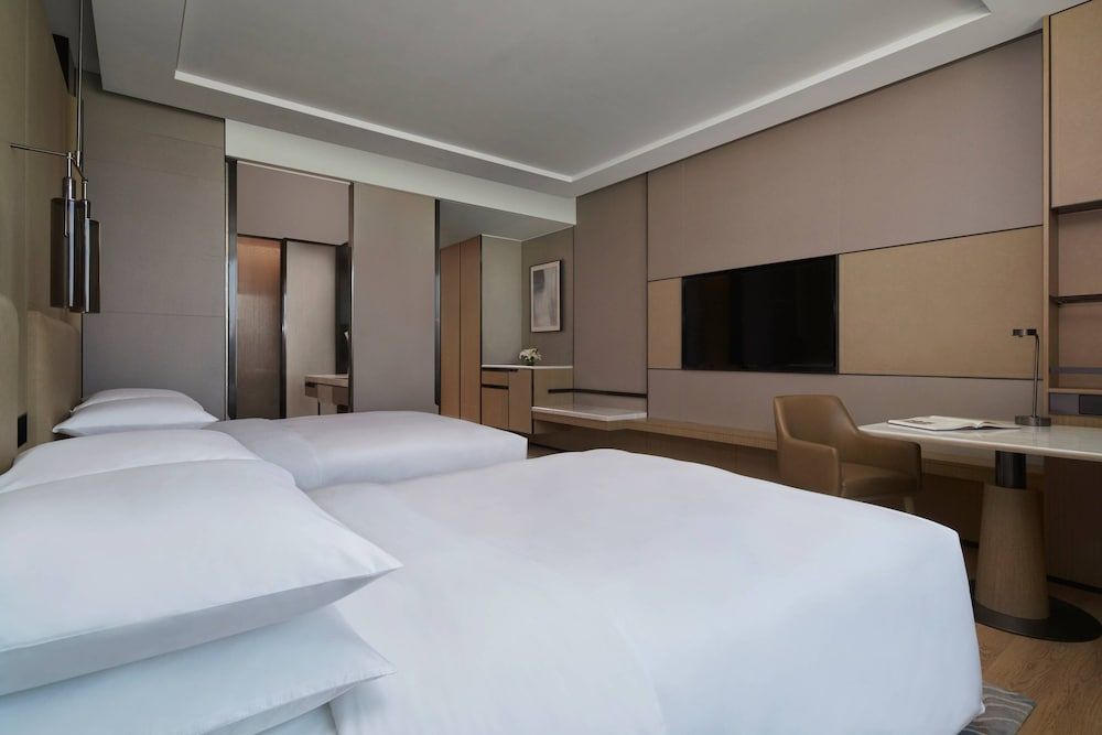 Deluxe Room, 2 Double Beds, Lake View