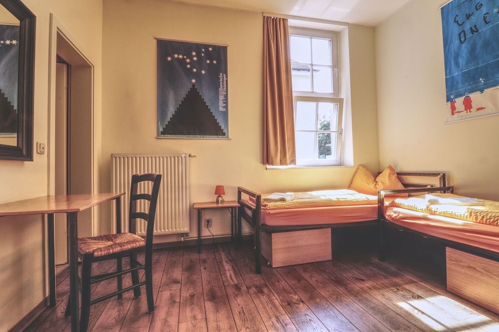 OPERA Hostel Twin Room, Private Bathroom 2