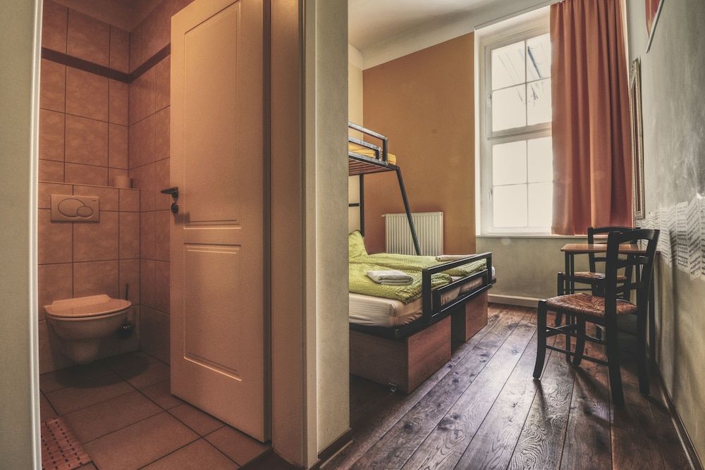 OPERA Hostel Triple Room, Private Bathroom 3