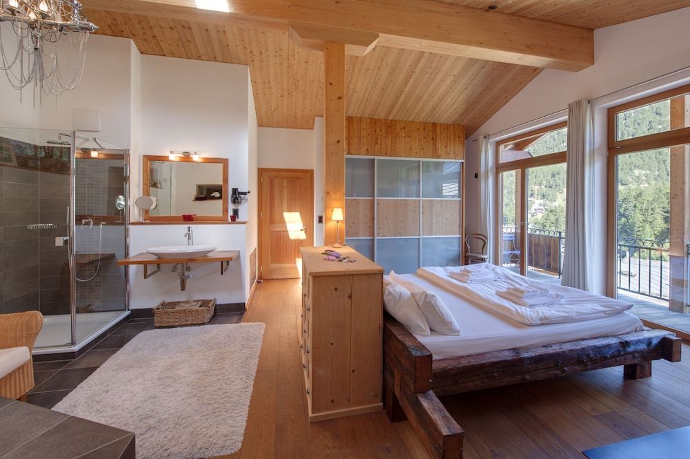 Luxury Chalet, 4 Bedrooms, Sauna, Mountain View (Ibron)