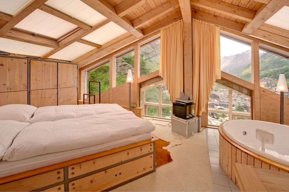 Luxury Penthouse, 4 Bedrooms, Ensuite, Mountain View (Heinz Julen Penthouse)