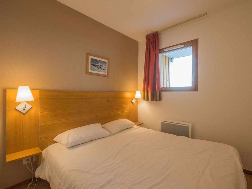 1-bedroom apartment with sleeping area for 4 people