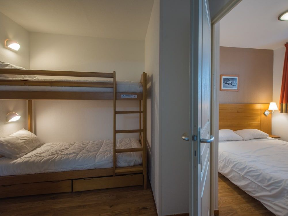1-bedroom apartment with sleeping area for 6 people