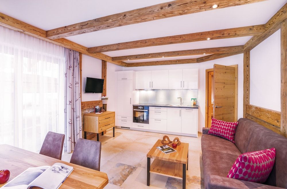 Deluxe-Apartment "Bergkristall" (add. cleaning fee 125 EUR to be paid on site)