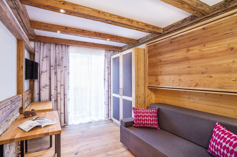 Deluxe-Apartment "Bergkristall" (add. cleaning fee 125 EUR to be paid on site)