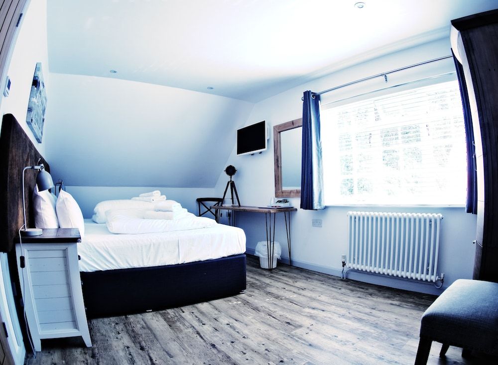 The Sawmills Room 4 (Not Dog Friendly Room) 6