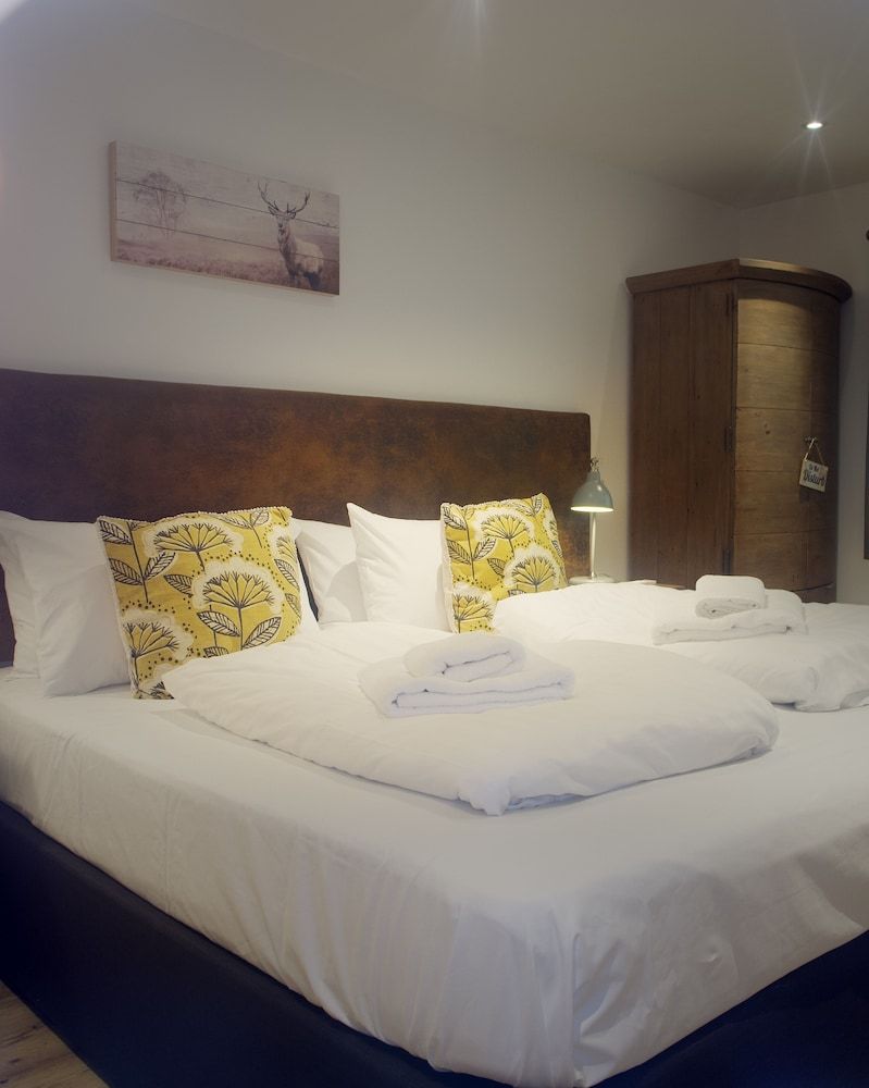 The Sawmills Room 3 (Dog Friendly Room) 4