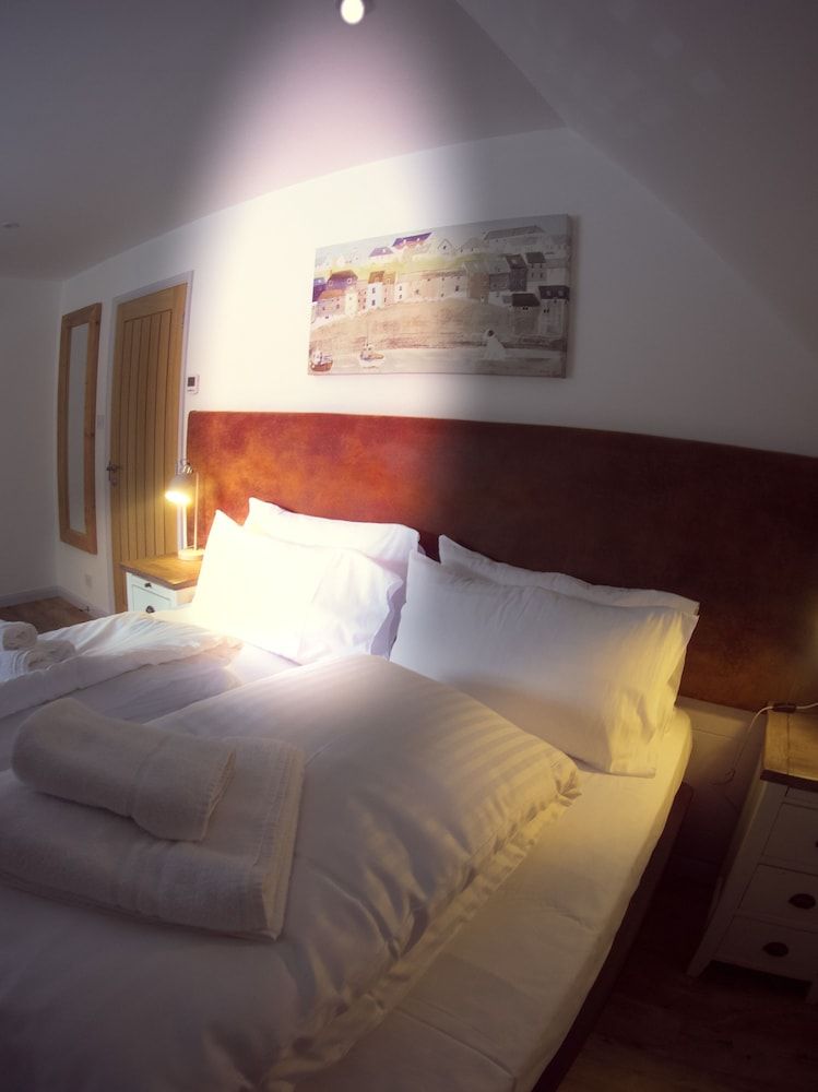 The Sawmills Room 4 (Not Dog Friendly Room) 5