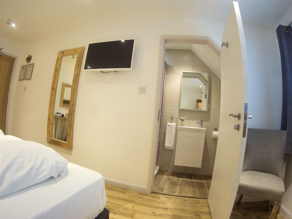 The Sawmills Room 4 (Not Dog Friendly Room) 7