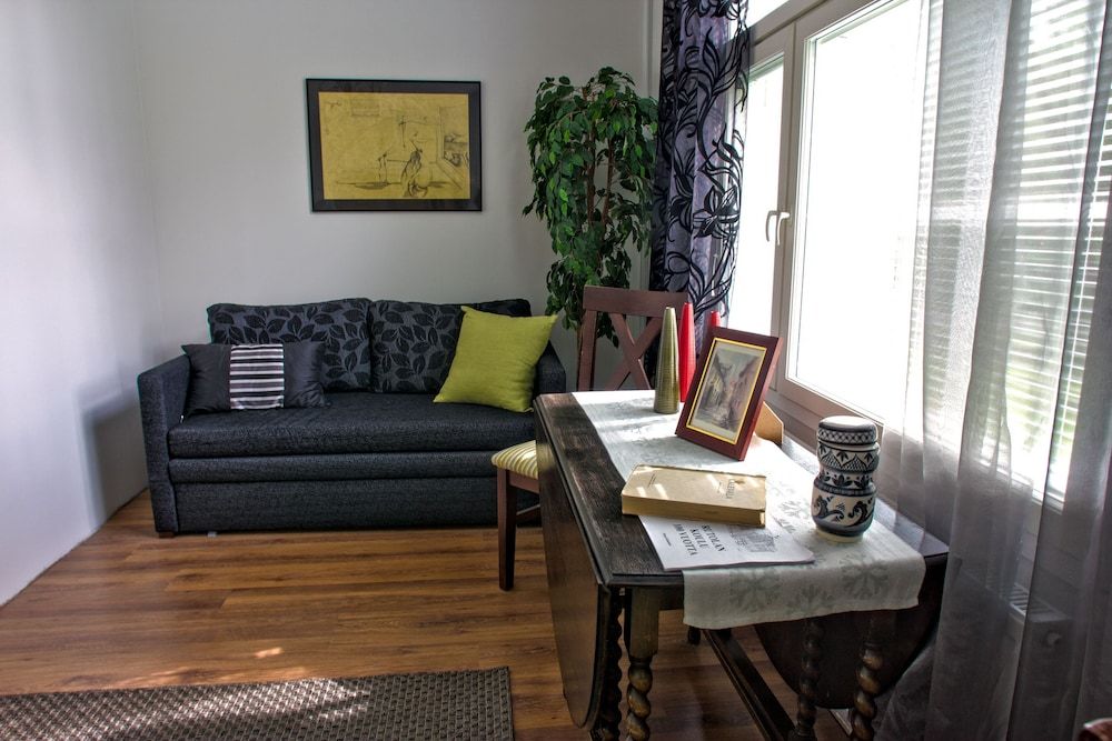 Salpalinjan Hovi Design Studio 5