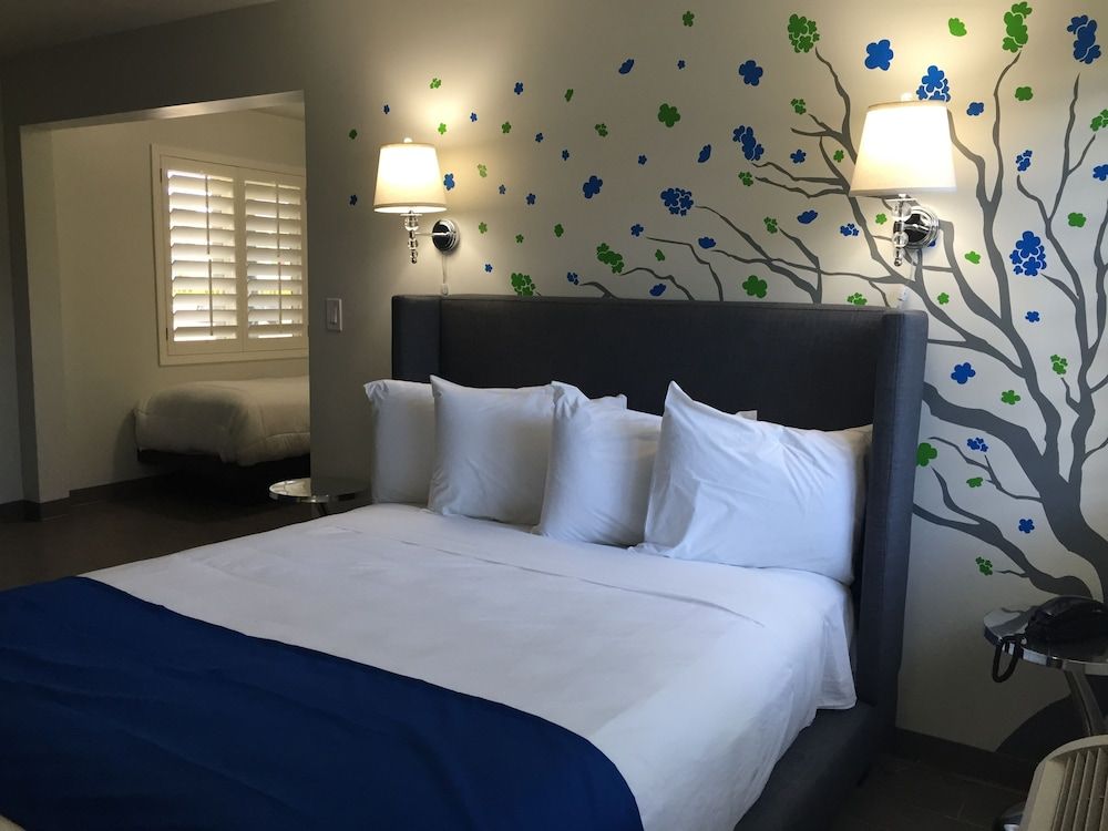 Suite, 1 Queen Bed with Sofa bed, Non Smoking