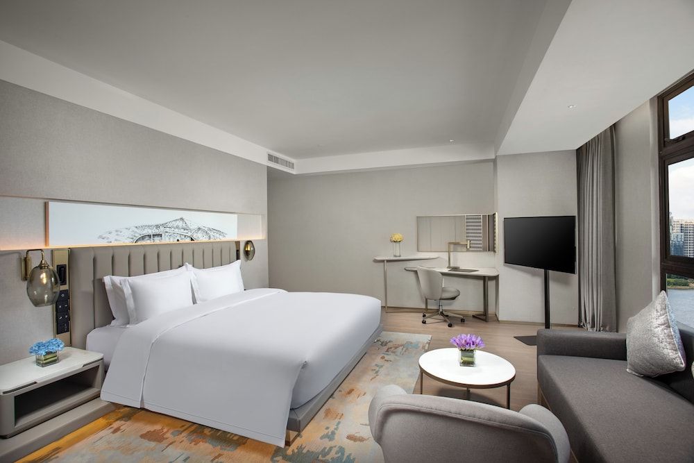 Junior Suite, 1 King Bed, River View