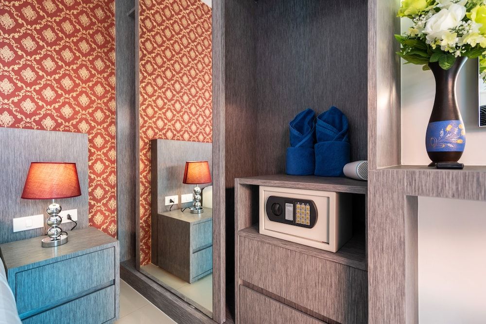 The Thames Pool Access Resort SHA+ 2 Bedroom Family Pool Access Room 8