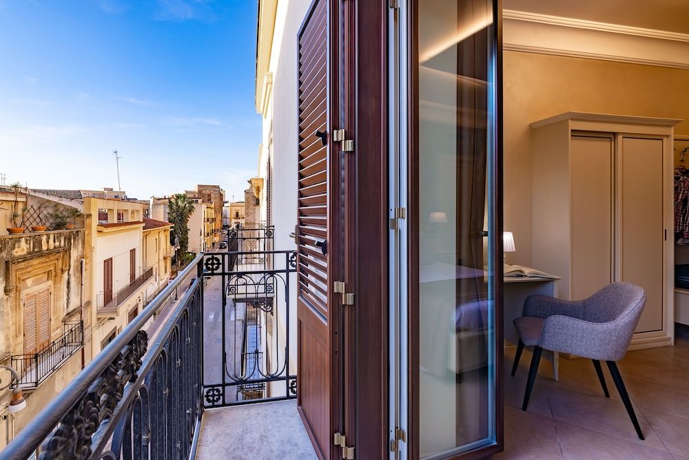 Vittorio Emanuele Boutique Hotel Family Room, City View (201) 15