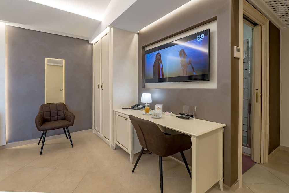 Vittorio Emanuele Boutique Hotel Junior Suite, Partial Sea View (303) 11