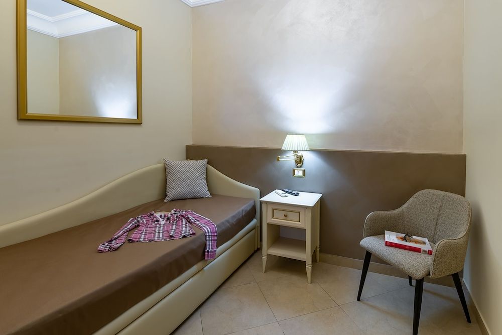 Vittorio Emanuele Boutique Hotel Family Room, City View (201) 18