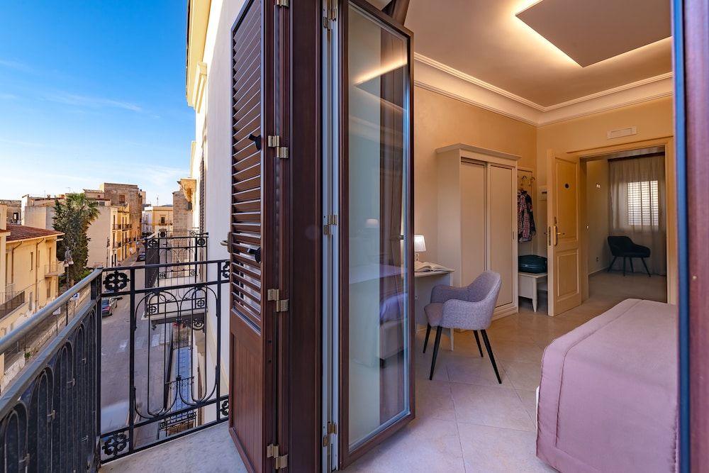Vittorio Emanuele Boutique Hotel Family Room, City View (201) 13