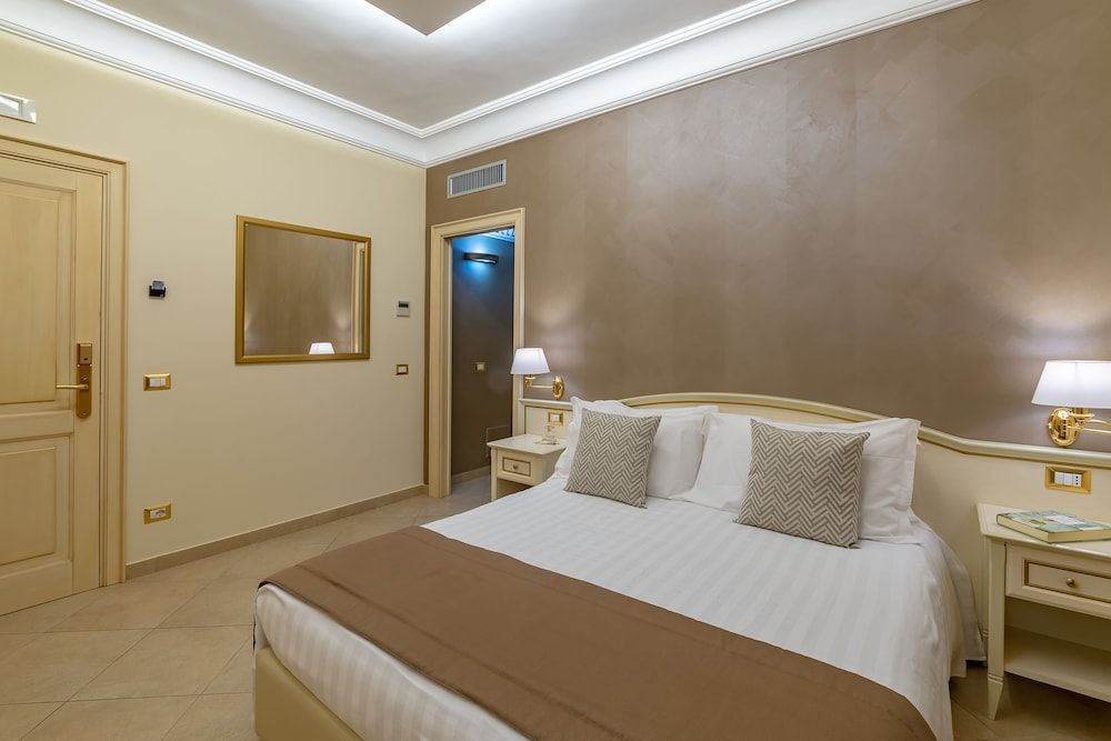 Vittorio Emanuele Boutique Hotel Family Room, City View (201) 8