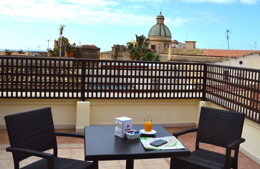 Vittorio Emanuele Boutique Hotel Junior Suite, Partial Sea View (303) 8