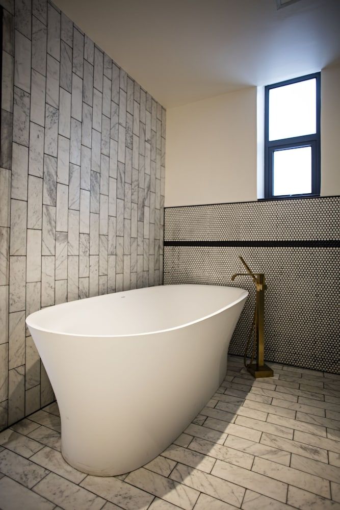 MET Hotel Presidential Room 6