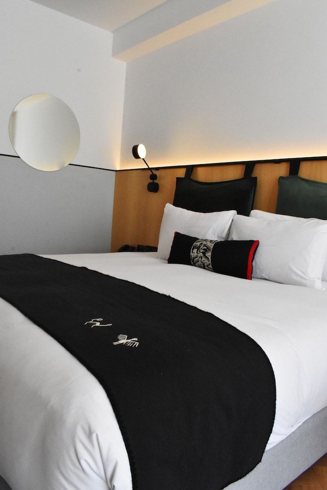 MET Hotel Deluxe Room 3