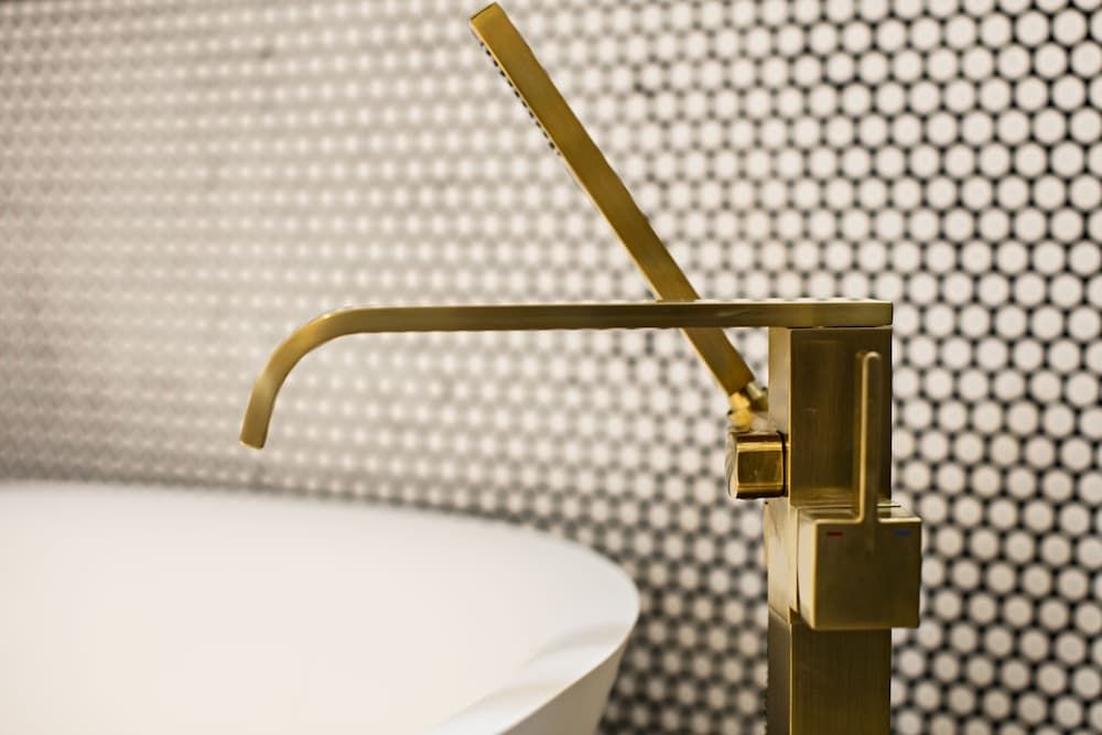 MET Hotel Presidential Room 7