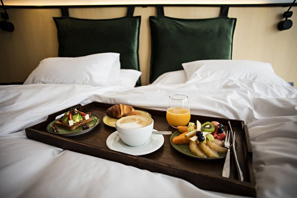 MET Hotel Presidential Room 3