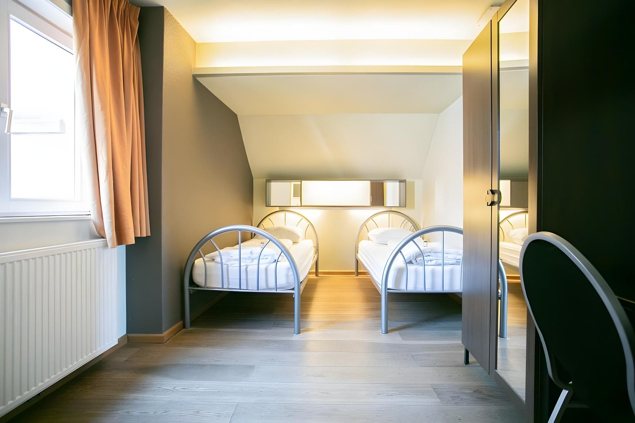 Twin Room with Ensuite Bathroom