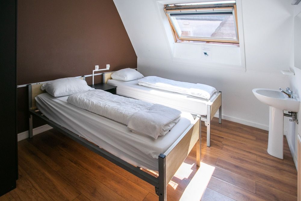 St Christopher's Inn Bauhaus Budget Hotel - Hostel Twin Room, Shared Bathroom 4