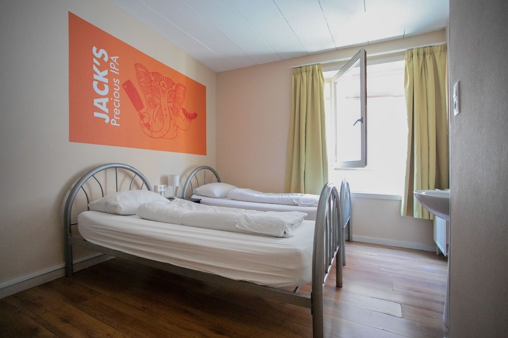 St Christopher's Inn Bauhaus Budget Hotel - Hostel Twin Room, Shared Bathroom 2