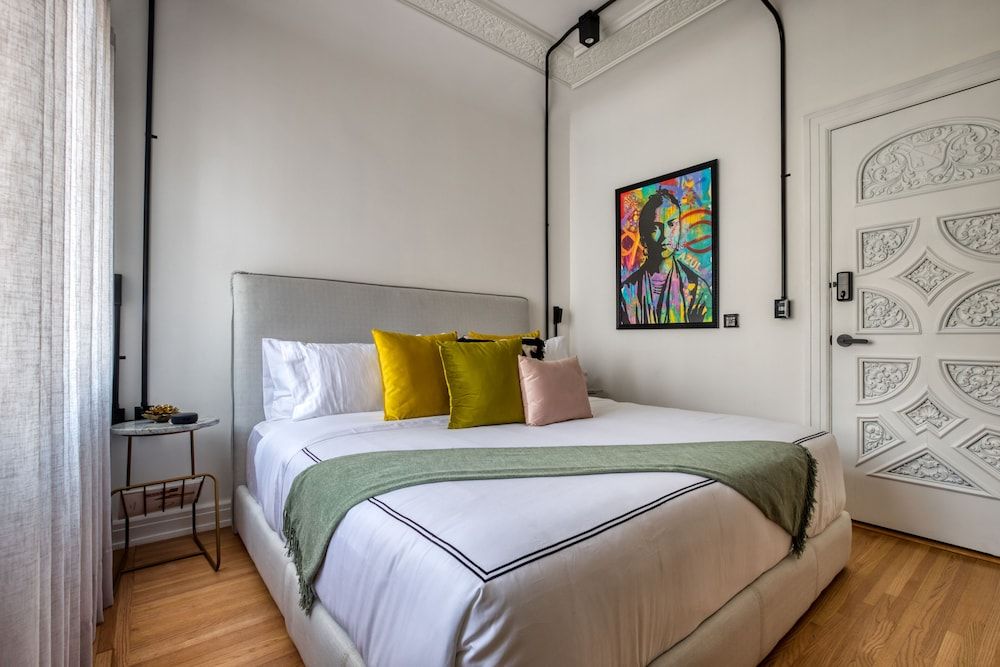 UTOPIC Campos Elíseos by ULIV Frida Kahlo´s Room 2