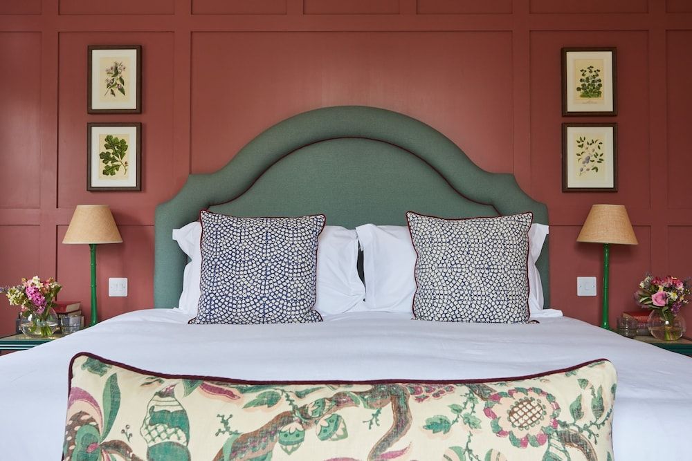 The Retreat, Elcot Park Culture room with Balcony 2