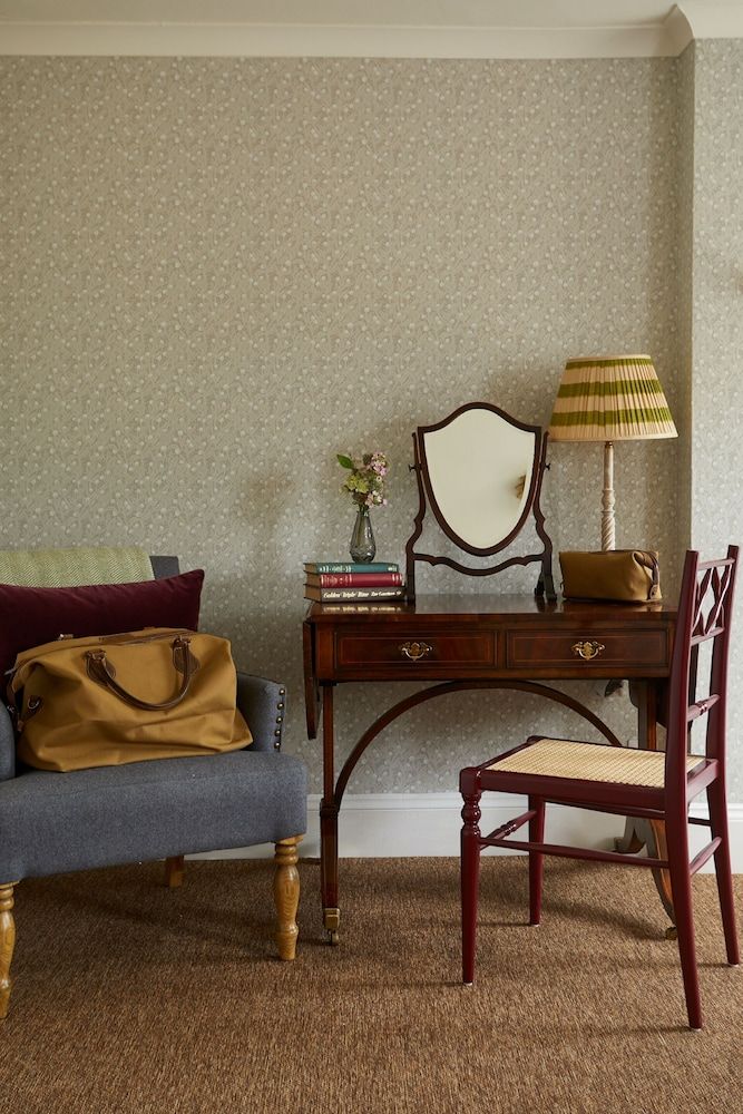 The Retreat, Elcot Park Culture room with Balcony 5