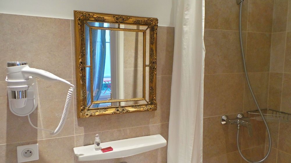 Hotel Le Relais Du Postillon Standard Double Room, Park View 5