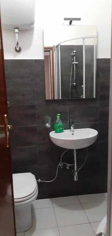 Domus Vatican Holidays Classic Double Room 4