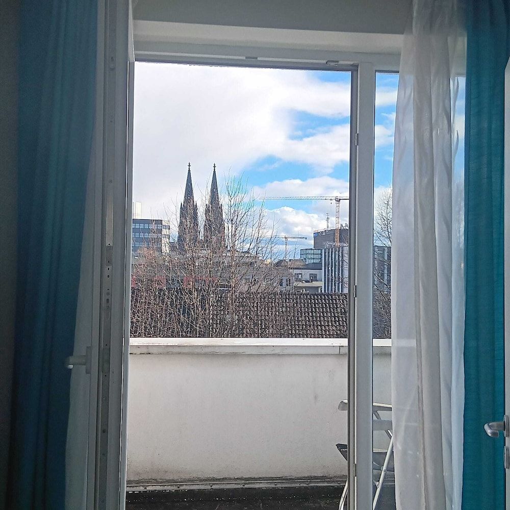 Family Duplex, Balcony