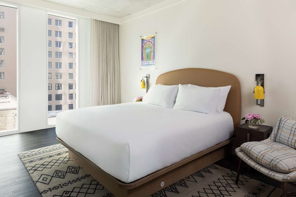 Room, 1 King Bed, Accessible (Accessible Shower)