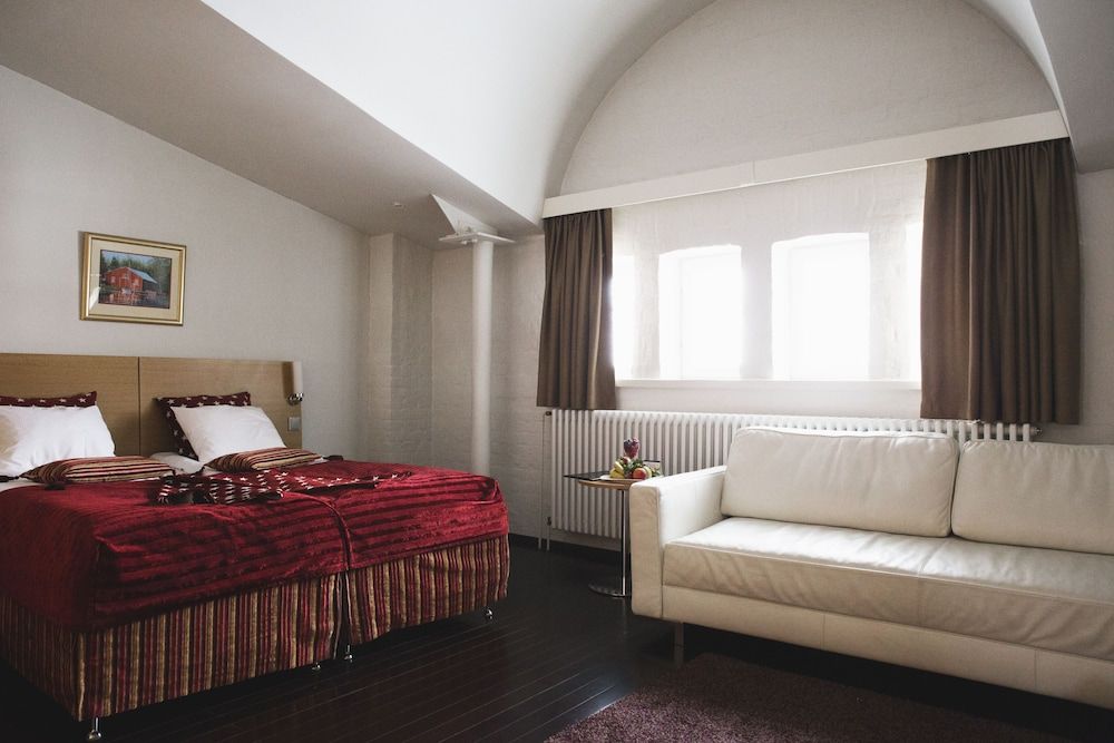 Hotel Epoque Deluxe Room 2