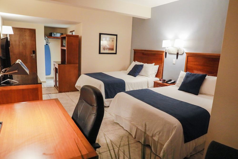 Business Room, 2 Queen Beds, Non Smoking