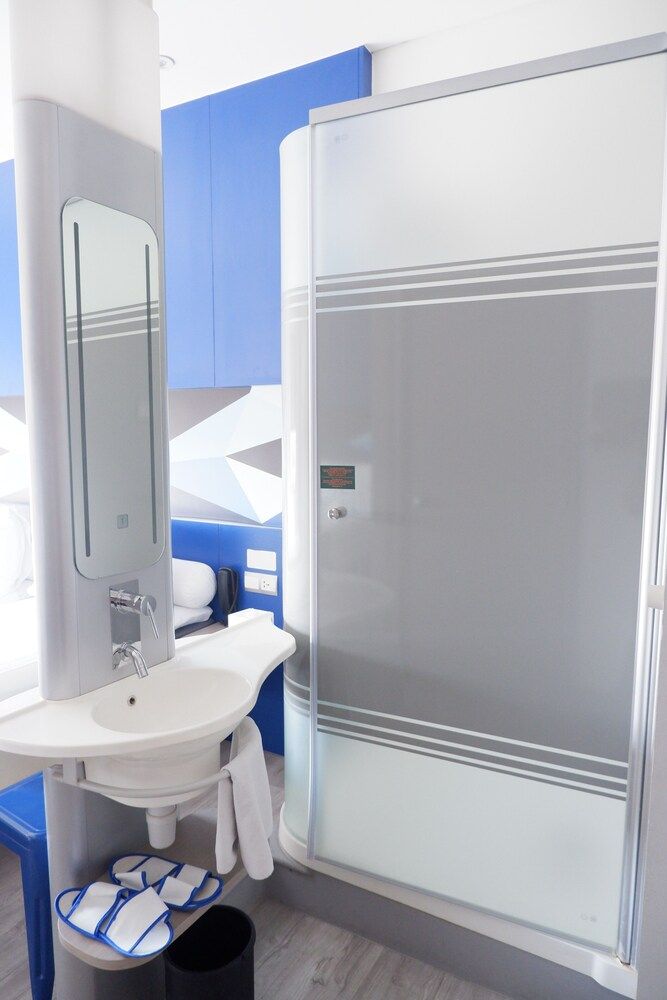 MD7 Hotel Cirebon Standard Twin Room 2