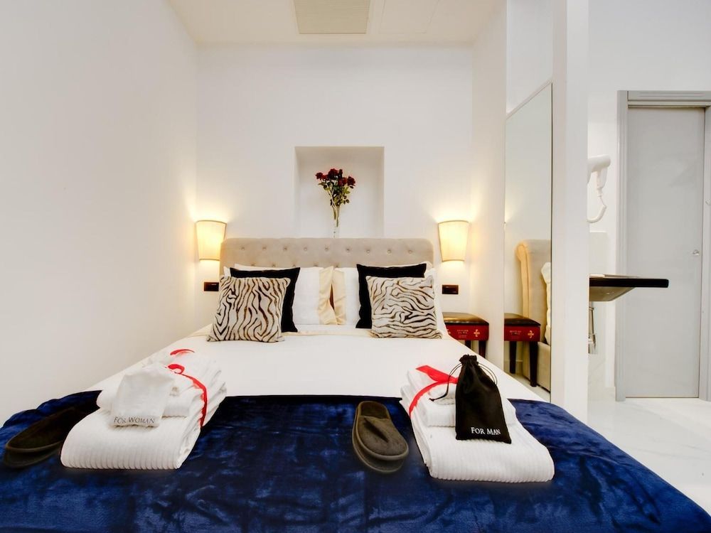 Queen Palace Suites Deluxe Double Room 3