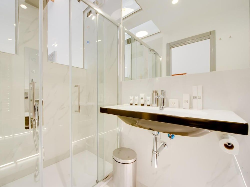 Queen Palace Suites Standard Double Room