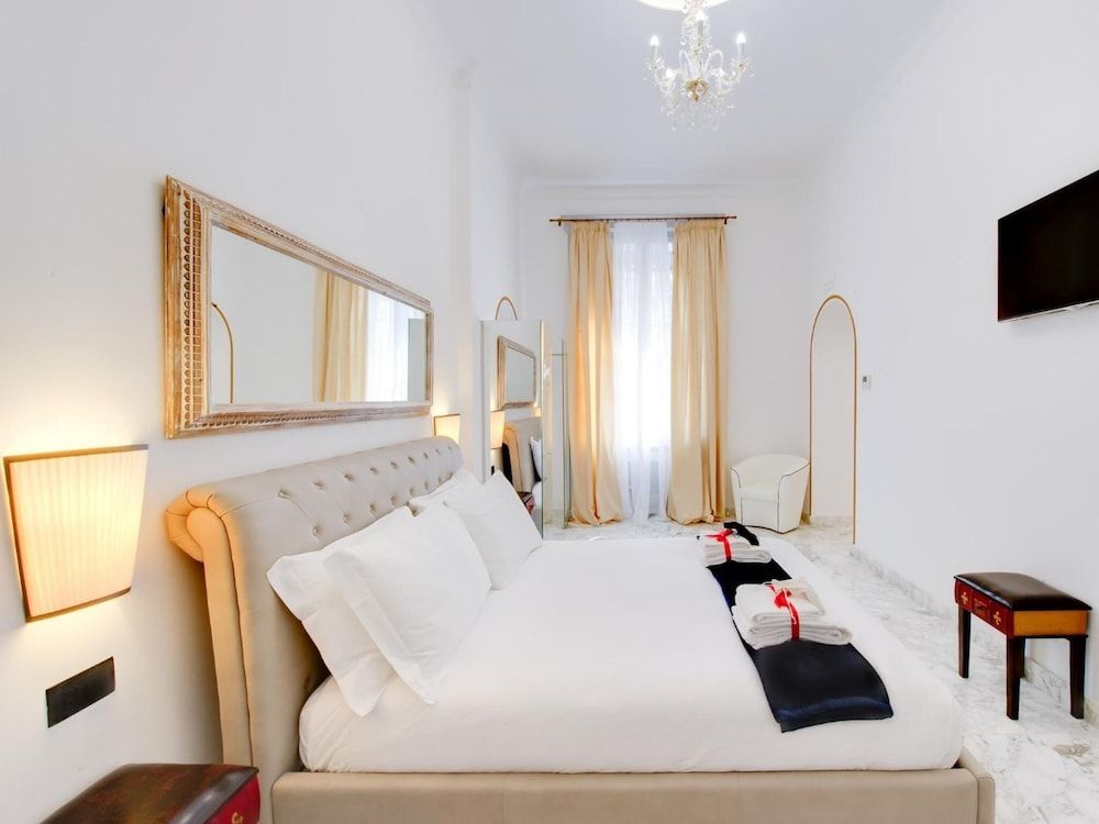 Queen Palace Suites Deluxe Double Room 4