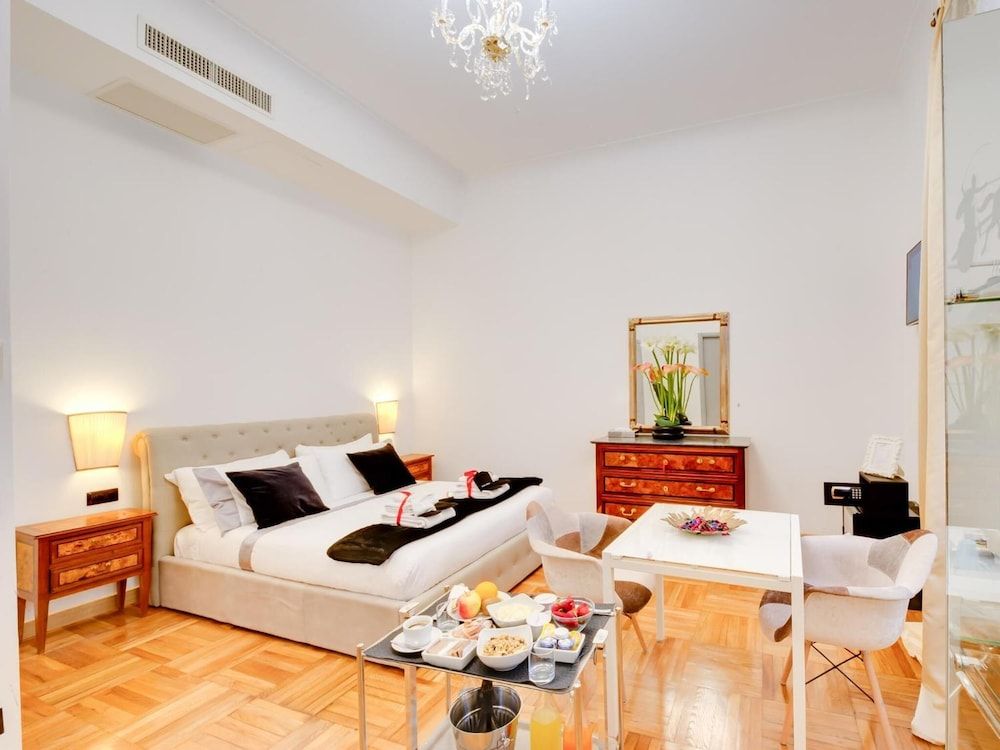 Queen Palace Suites Deluxe Double Room 2