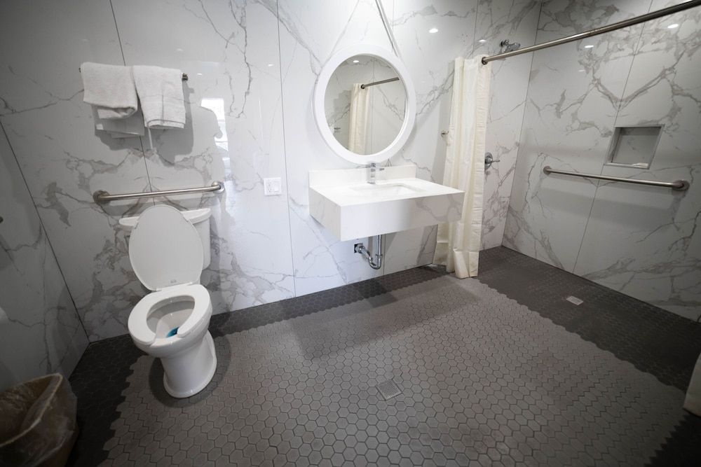 Palms Motel Standard Room, 1 King Bed 6