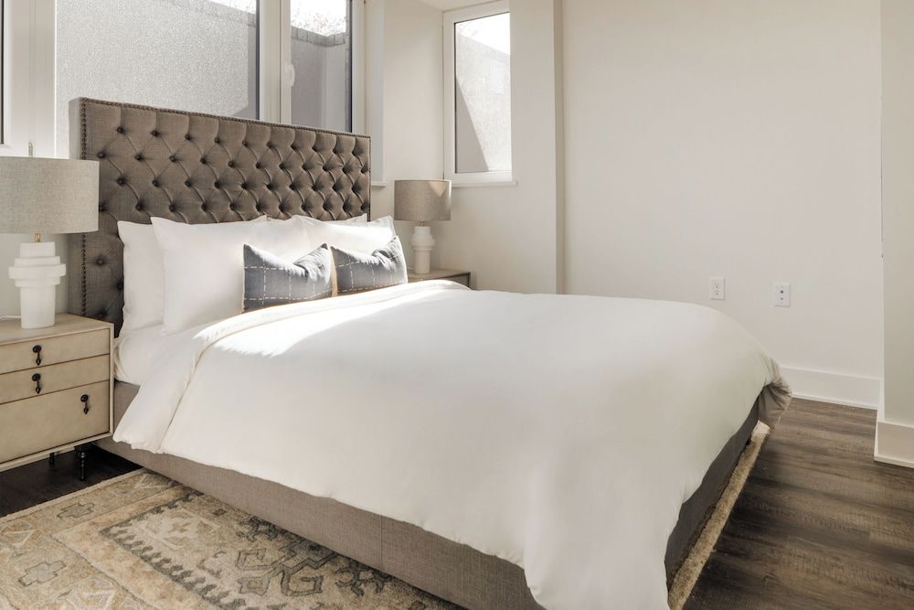 Deluxe Studio, 1 Queen Bed with Sofa bed, Non Smoking