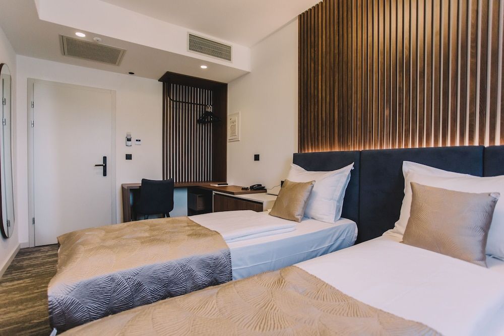 Hotel batuda Deluxe Double or Twin Room 4