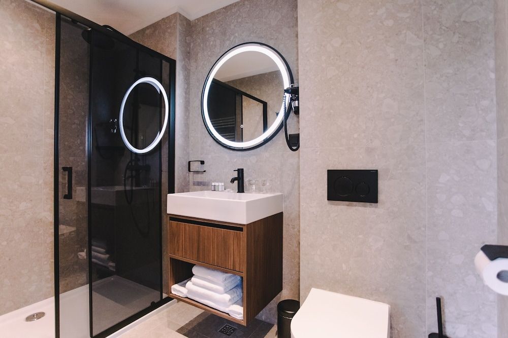 Hotel batuda Deluxe Double or Twin Room 8