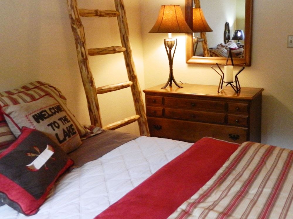 The Silver Lake Lodge Standard Room, 1 Queen Bed, Private Bathroom 2