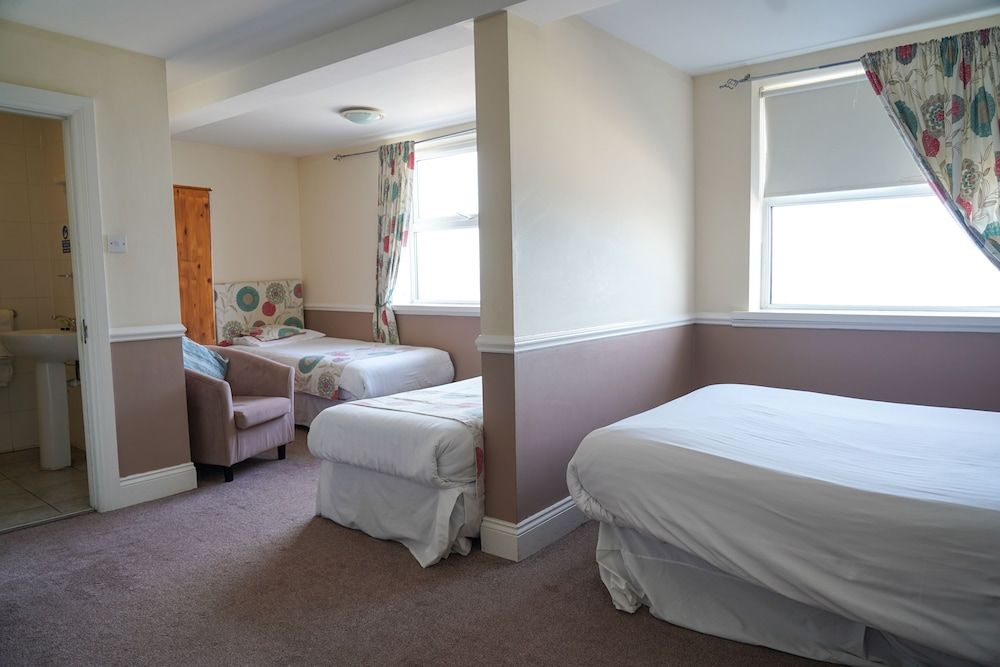 The Royal Hotel Suite, Ensuite, Sea View ( 4 Persons) 2